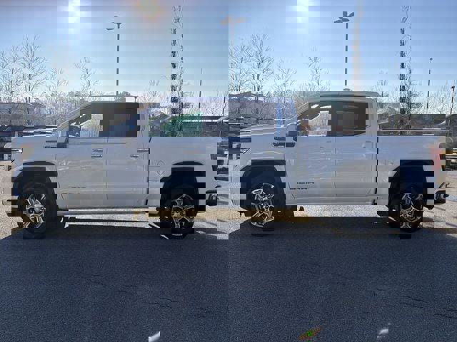 Used 2024 GMC Sierra 1500 SLT image 6