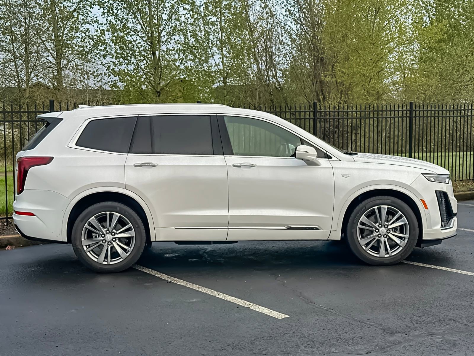 Used 2024 Cadillac XT6 Premium Luxury w/ Technology Package image 2