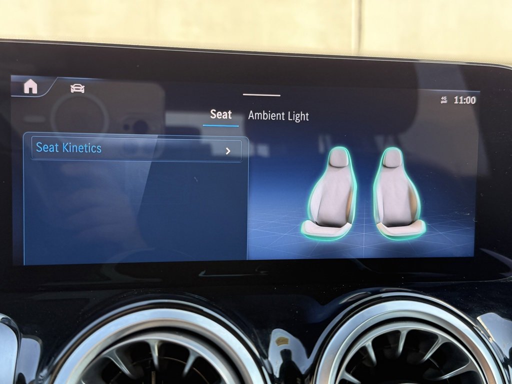 Used 2024 Mercedes-Benz GLB 250 image 13