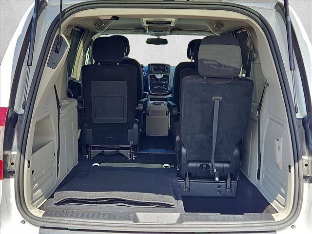 Used 2014 Chrysler Town & Country Touring FWD image 10