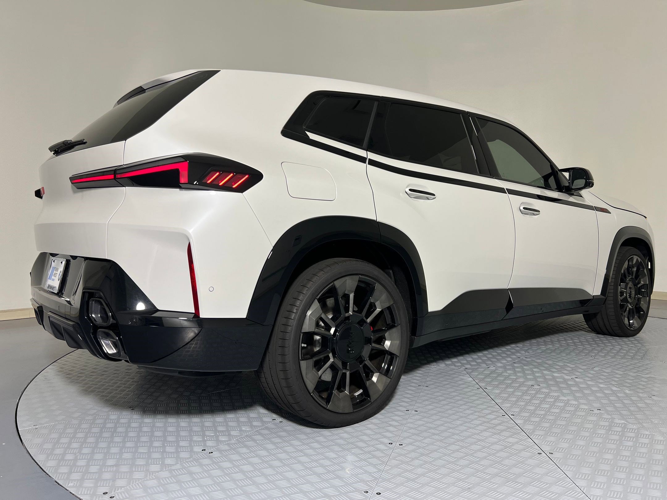 New 2026 BMW XM Label Red image 9