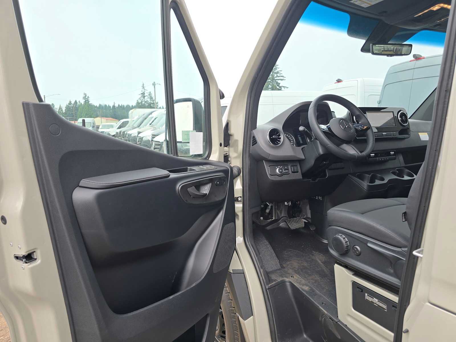 Used 2026 Mercedes-Benz Sprinter 2500 image 20