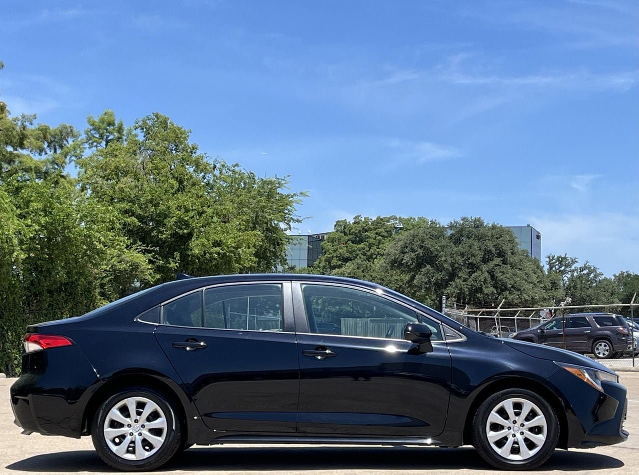 Used 2025 Toyota Corolla LE FWD image 3
