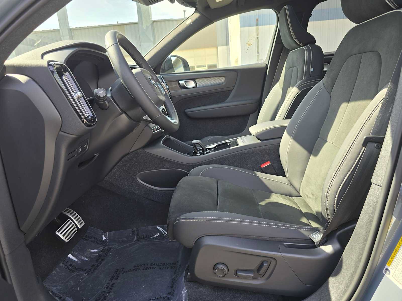 Used 2022 Volvo XC40 P8 Recharge Ultimate AWD/4WD image 18