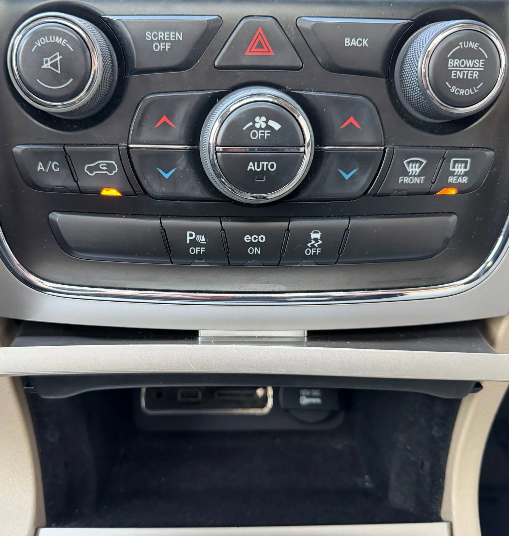 Used 2015 Jeep Grand Cherokee Limited w/ Luxury Group II image 21