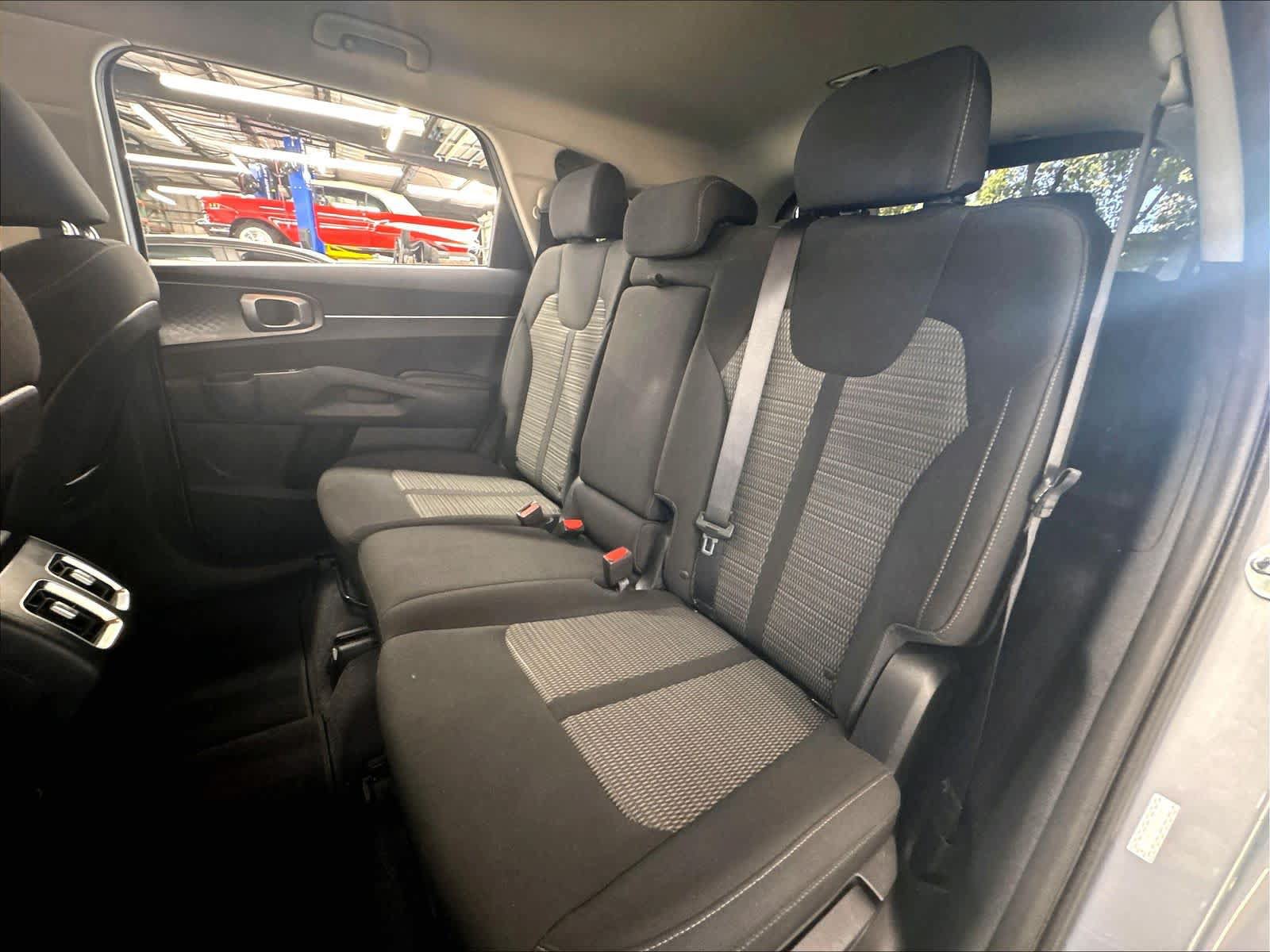 Used 2022 Kia Sorento LX AWD/4WD image 25