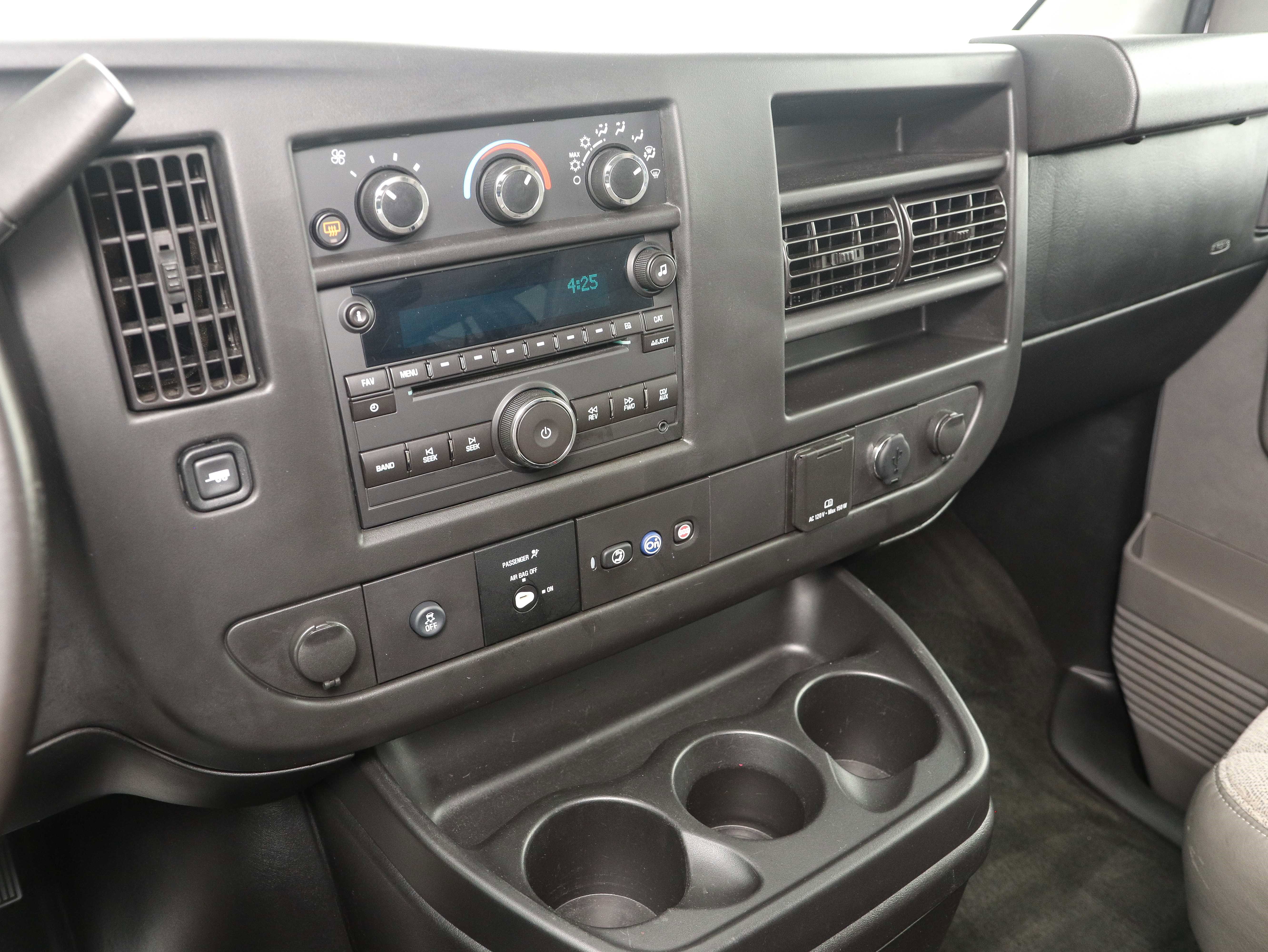 Used 2017 GMC Savana 3500 LT w/ LT Preferred Equipment Group image 17