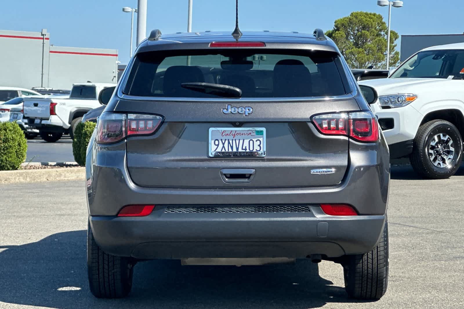 Used 2018 Jeep Compass Latitude w/ Popular Equipment Group FWD image 8