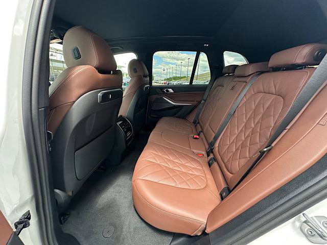 New 2026 BMW X5 xDrive50e w/ M Sport Package AWD/4WD image 5