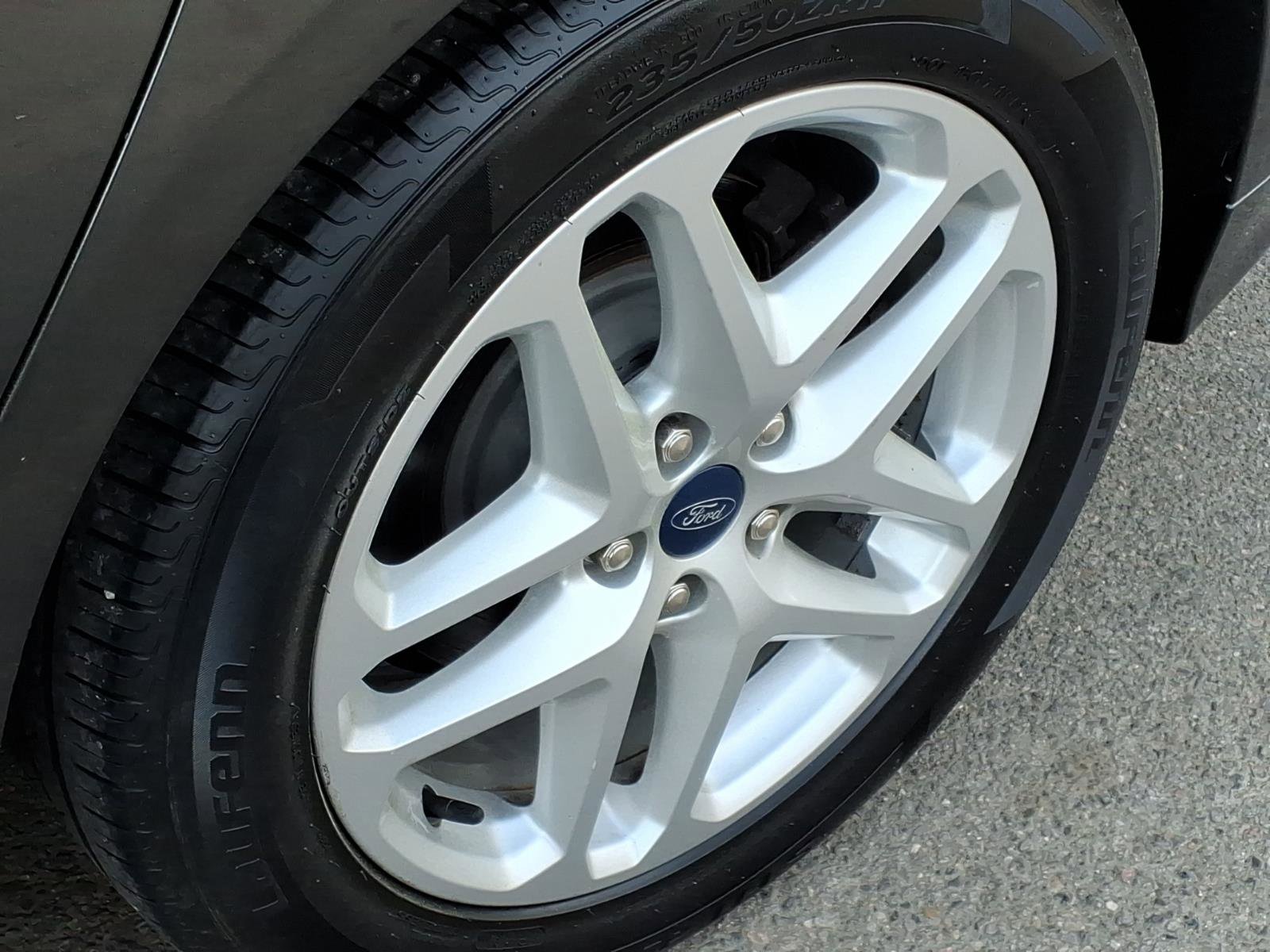 Used 2015 Ford Fusion SE image 10