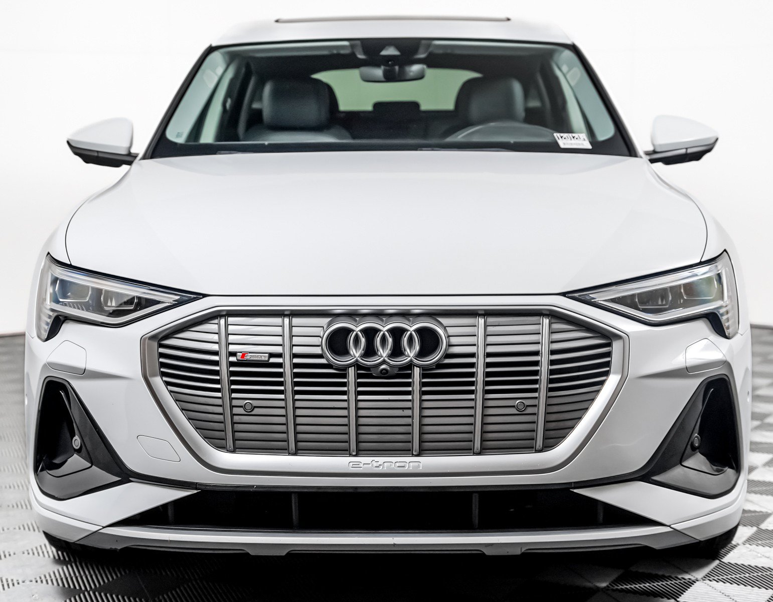 Used 2022 Audi e-tron Premium Plus w/ Premium Plus Package AWD/4WD image 6