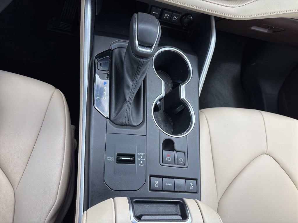 Used 2020 Toyota Highlander XLE FWD image 33