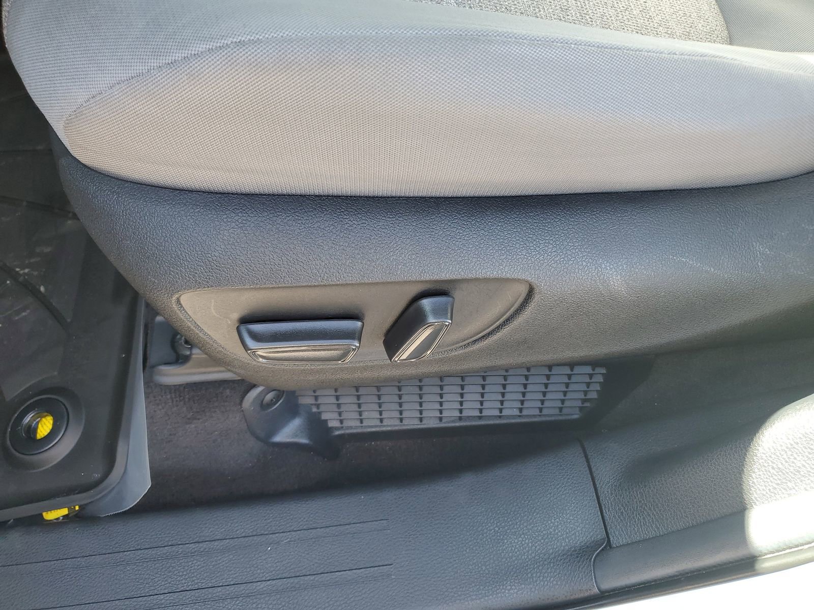 Certified 2025 Toyota Sienna LE image 18