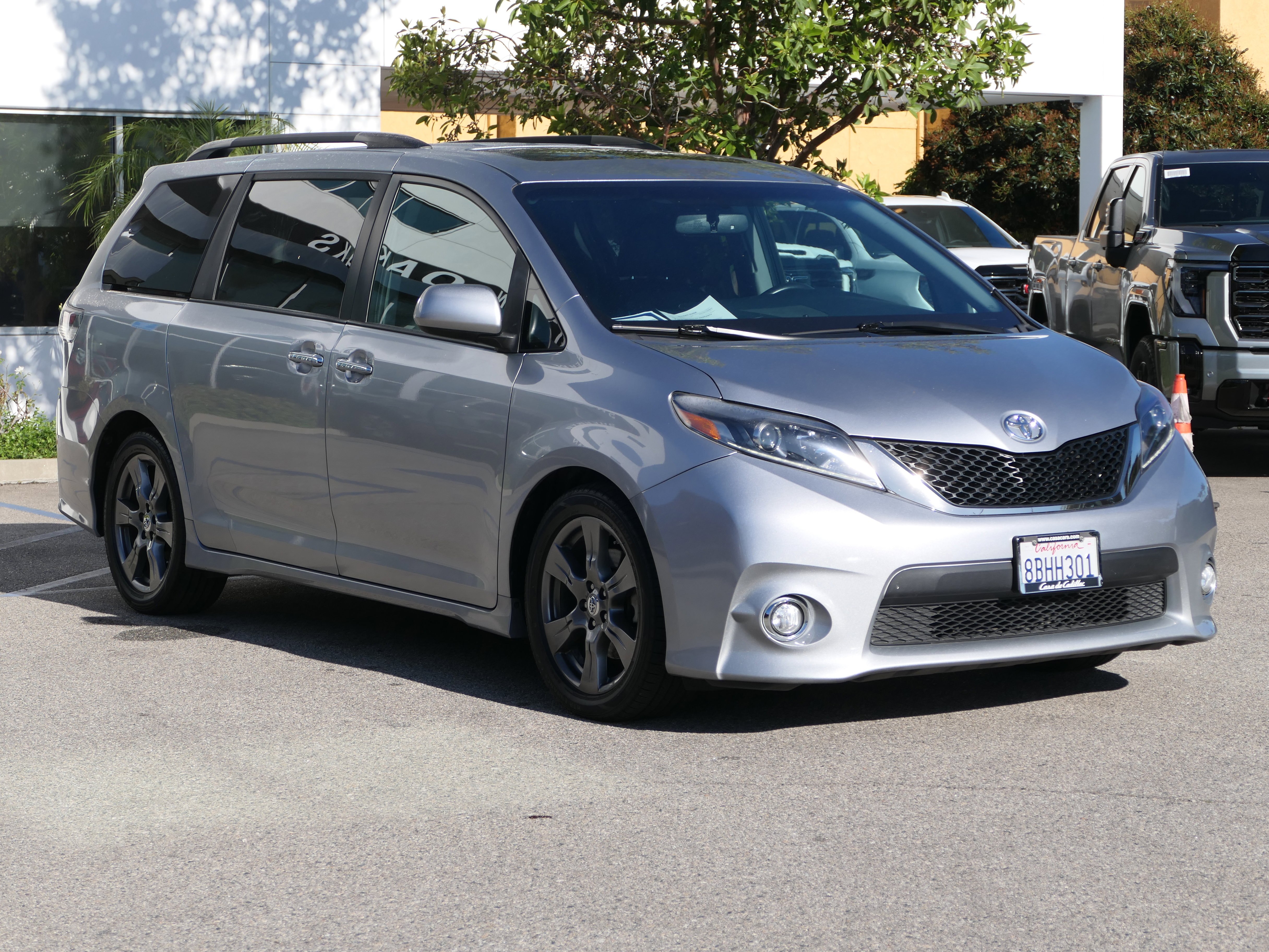 Used 2017 Toyota Sienna SE Premium FWD image 7