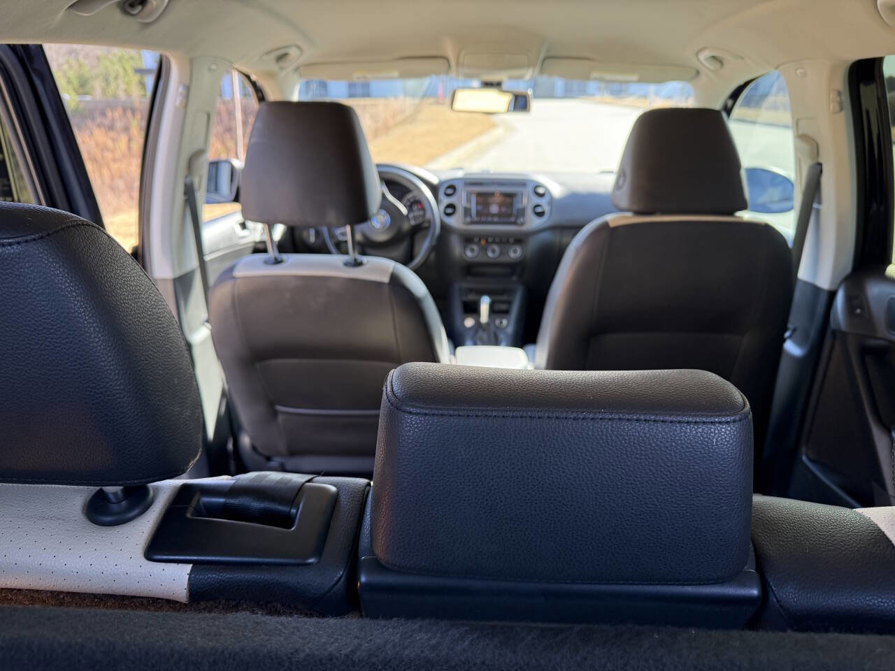 Used 2017 Volkswagen Tiguan S image 14