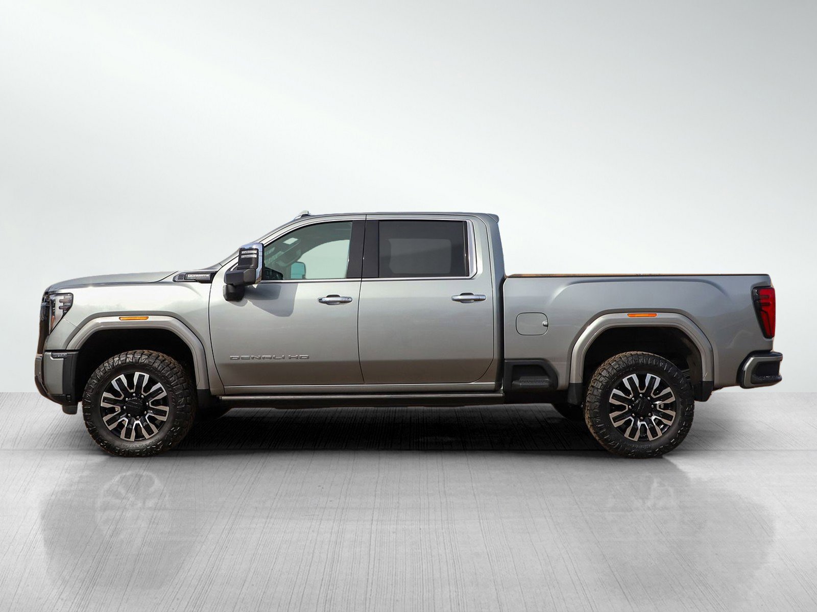 Used 2025 GMC Sierra 2500 Denali Ultimate image 2
