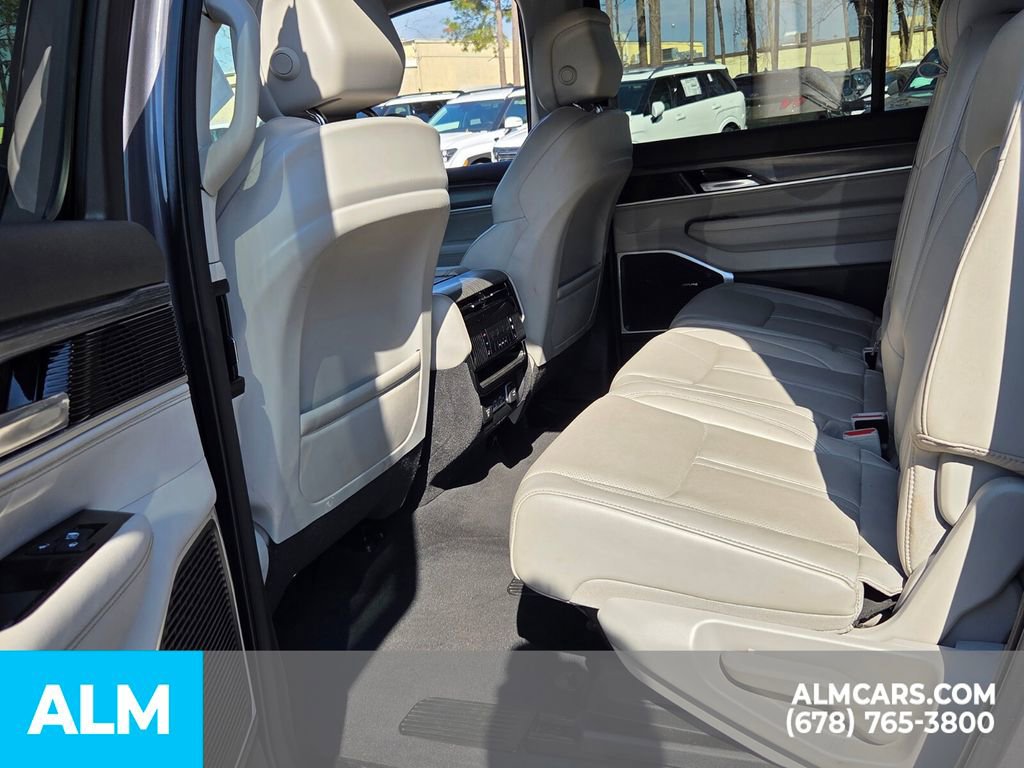 Used 2023 Jeep Wagoneer L Series III w/ Preferred Equipment Group image 8