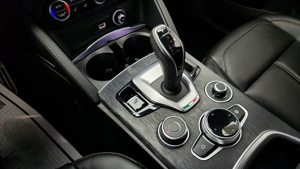 Used 2022 Alfa Romeo Stelvio Sprint image 16