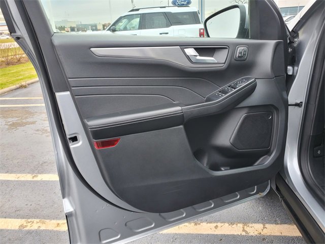 Used 2022 Ford Escape Titanium image 9