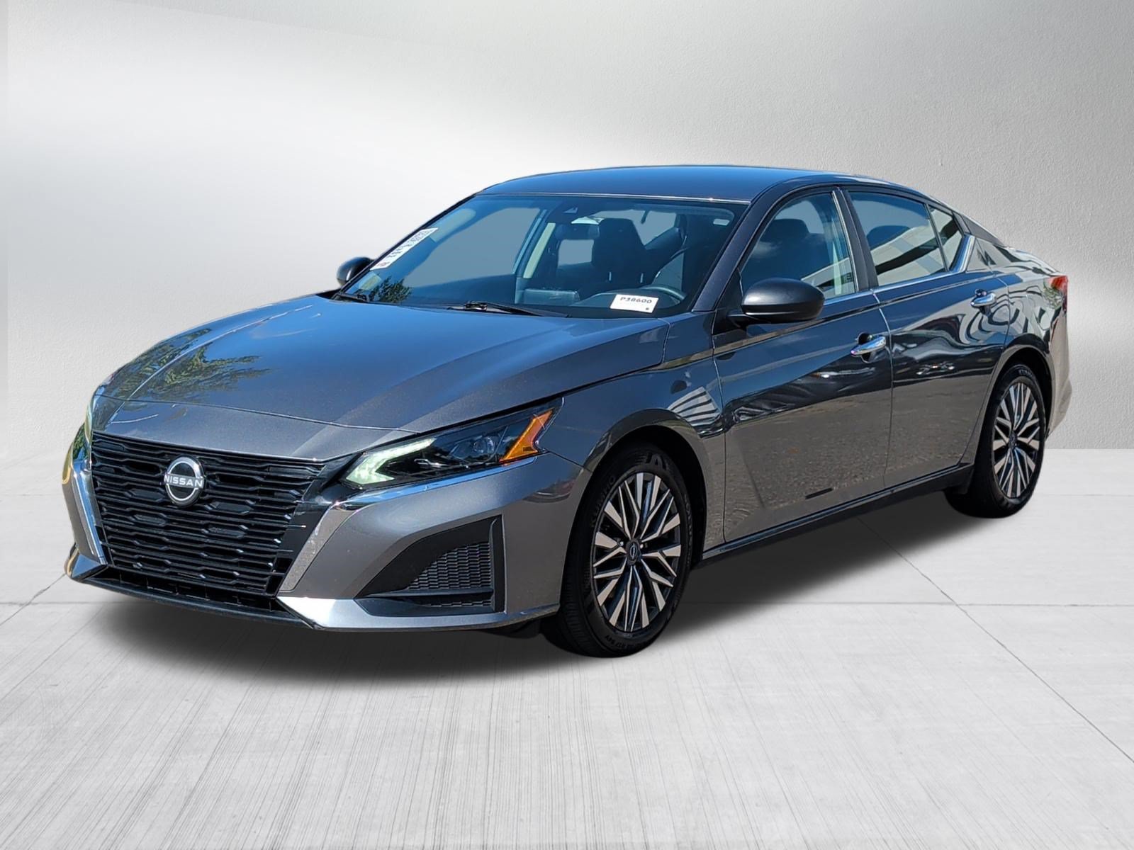 Used 2025 Nissan Altima 2.5 SV FWD image 3