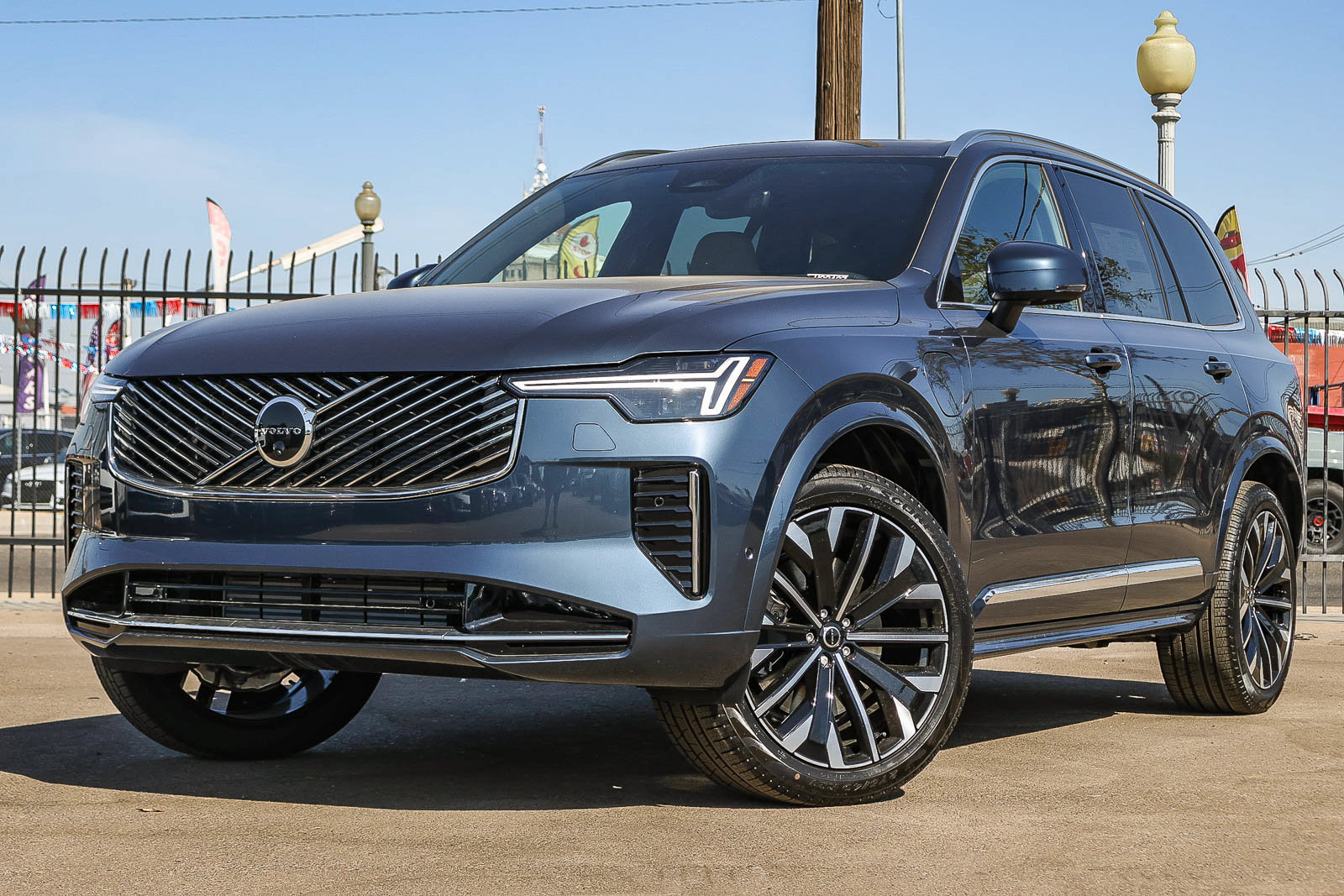New 2026 Volvo XC90 T8 Plus w/ Protection Package Premier