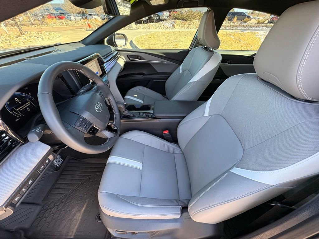Used 2025 Toyota Camry SE w/ Convenience Package image 12