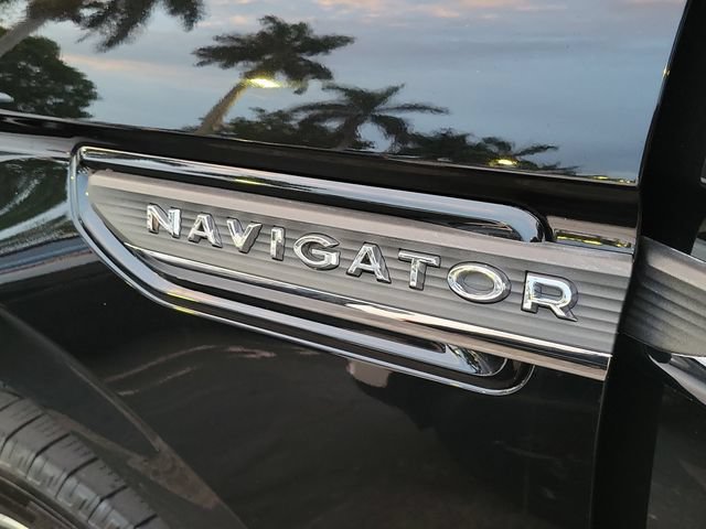 Used 2024 Lincoln Navigator Premiere AWD/4WD image 6