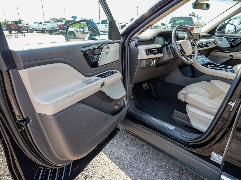 Used 2020 Lincoln Aviator Reserve w/ Equipment Group 202A AWD/4WD image 32