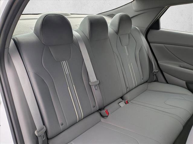 Certified 2021 Hyundai Elantra SEL FWD image 18