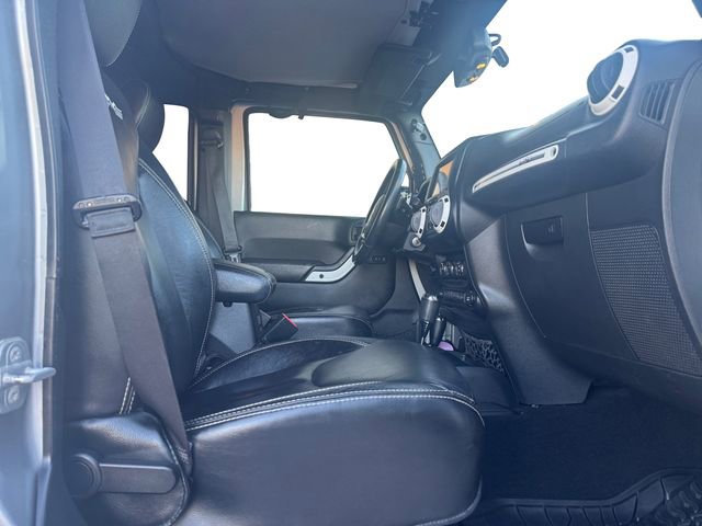 Used 2014 Jeep Wrangler Unlimited Sahara image 15