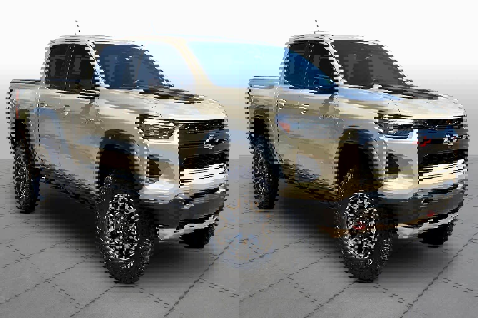 Used 2024 Chevrolet Colorado ZR2 w/ Technology Package AWD/4WD image 3