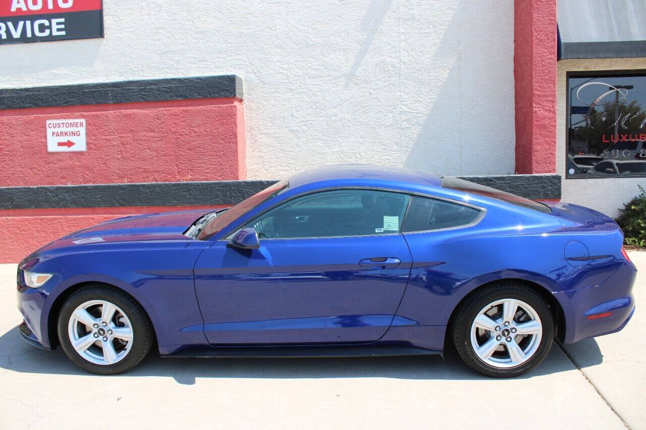 Used 2016 Ford Mustang Coupe RWD image 2