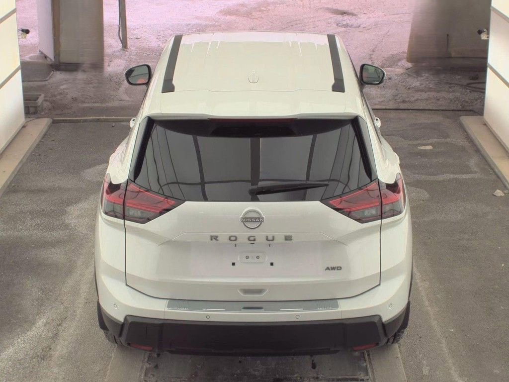 Certified 2025 Nissan Rogue SV image 4