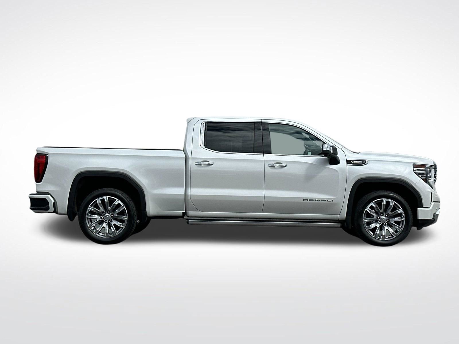 Used 2022 GMC Sierra 1500 Denali w/ Denali Reserve Package AWD/4WD image 2