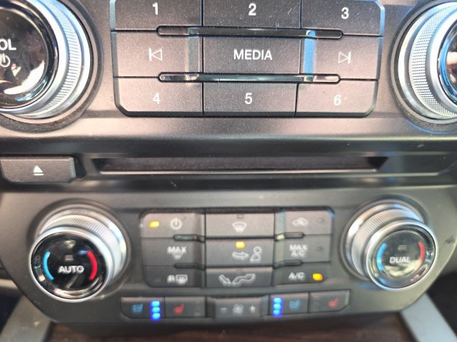 Used 2015 Ford F150 Lariat w/ Equipment Group 502A Luxury AWD/4WD image 8