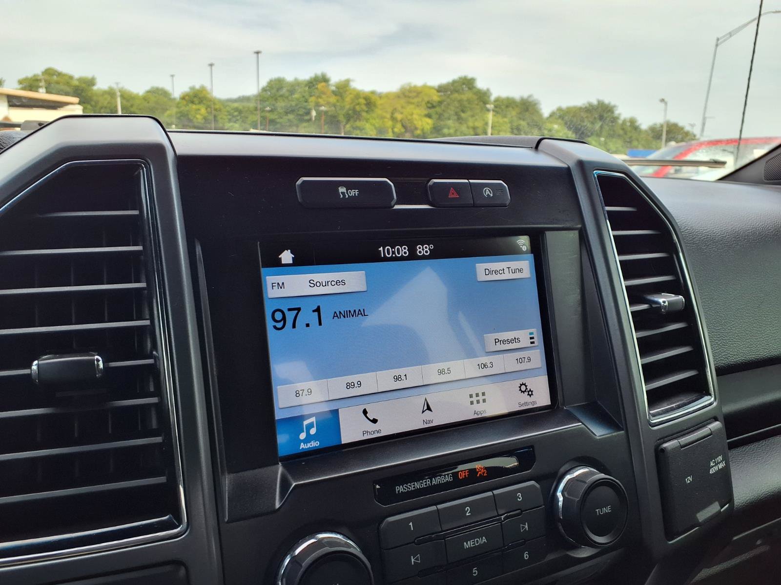 Used 2018 Ford F150 XLT w/ Equipment Group 302A Luxury RWD image 4