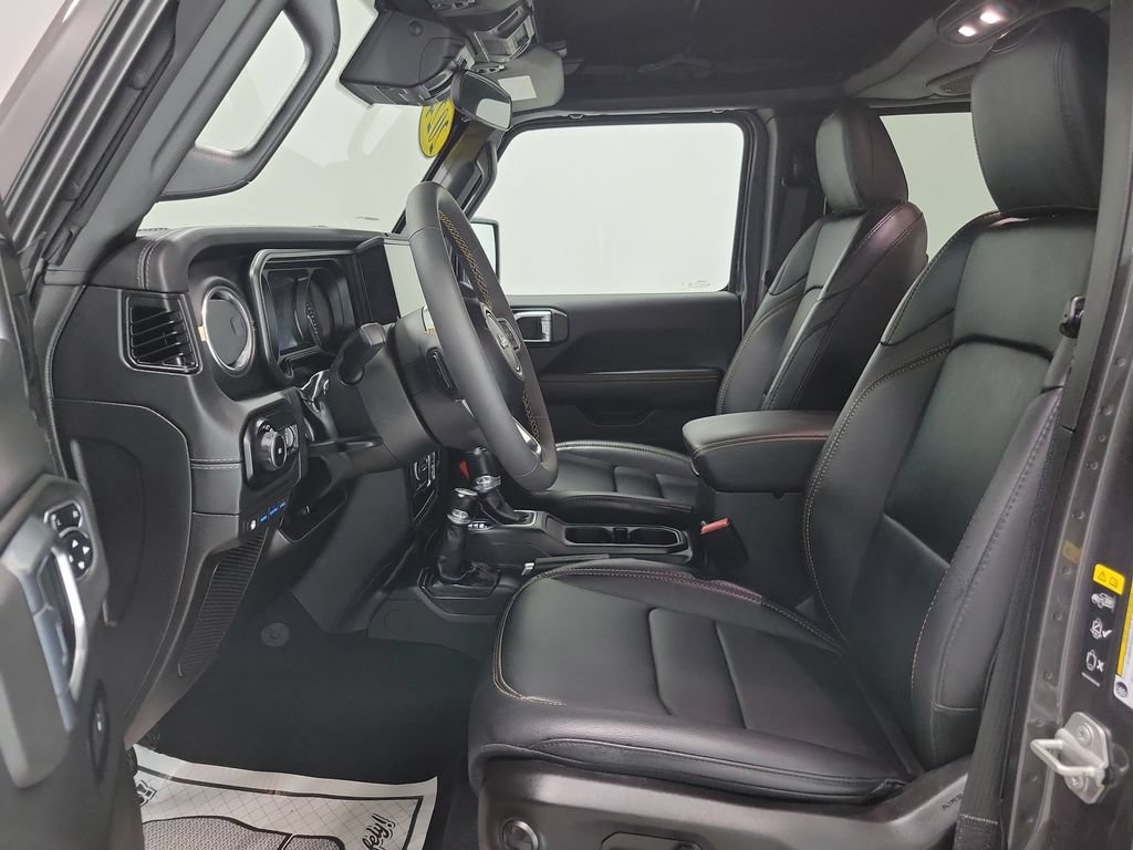 Used 2024 Jeep Wrangler Unlimited Sahara AWD/4WD image 2