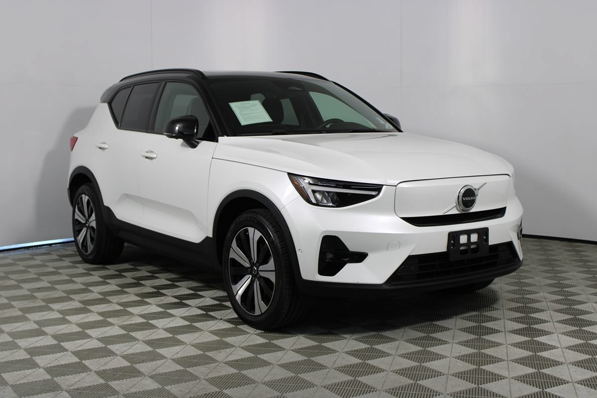 Used 2023 Volvo XC40 Recharge Plus w/ Protection Package Premier AWD/4WD image 26