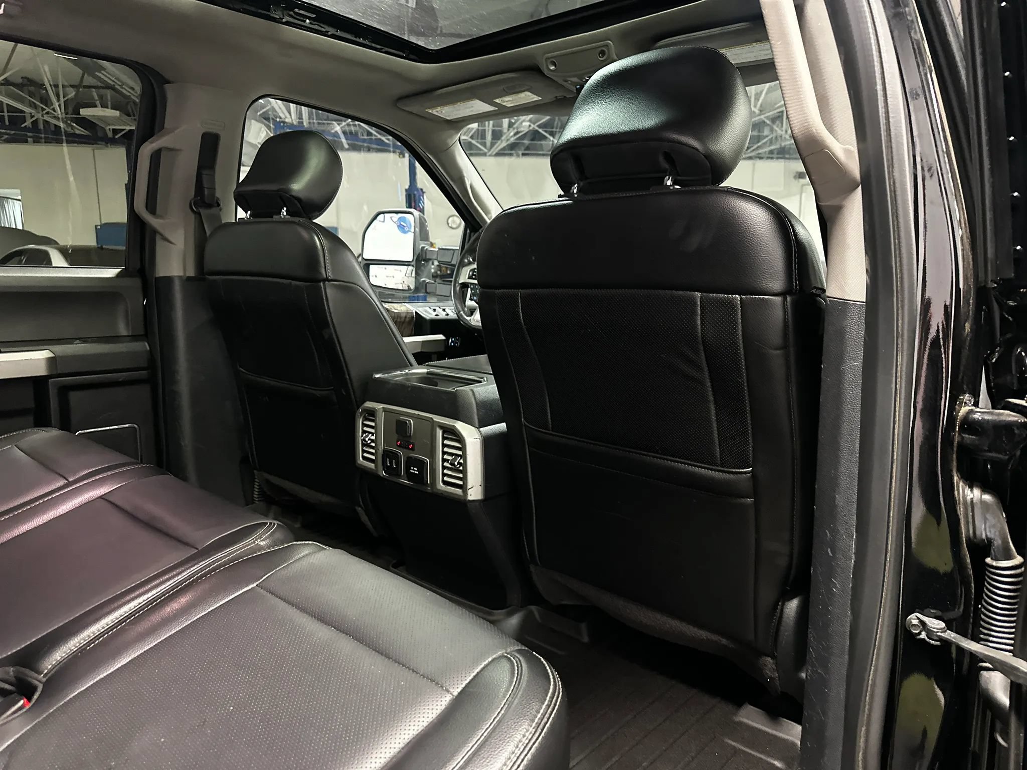 Used 2017 Ford F250 Lariat w/ Lariat Ultimate Package AWD/4WD image 19