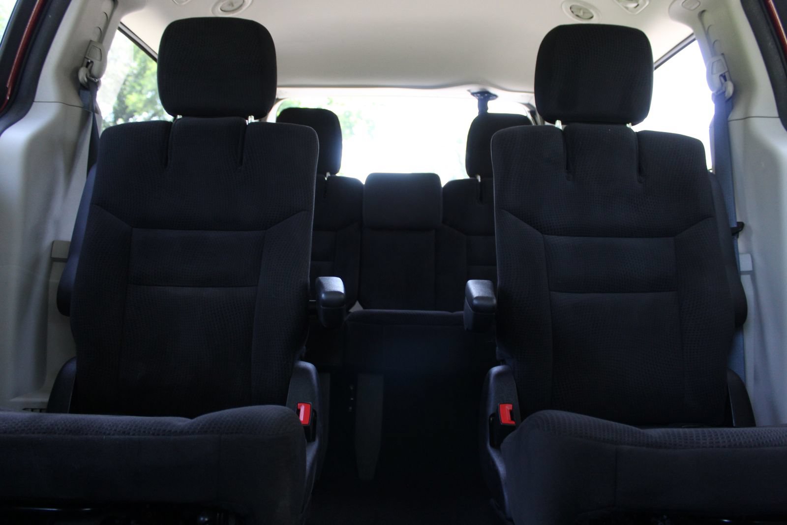 Used 2016 Dodge Grand Caravan SXT w/ UConnect Hands-Free Group FWD image 13
