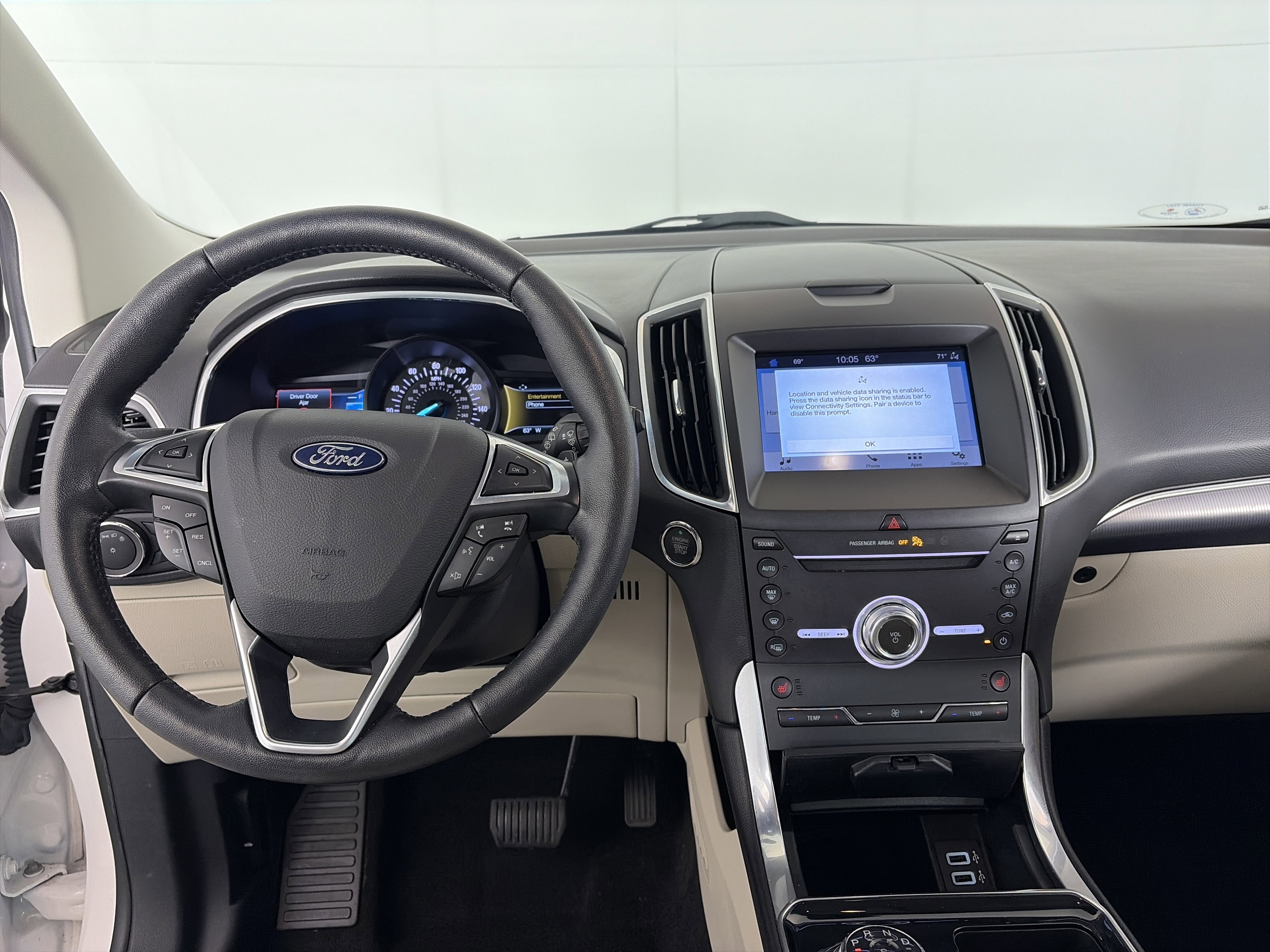 Used 2019 Ford Edge Titanium w/ Cold Weather Package image 3