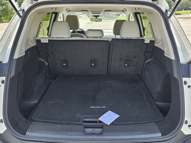 Used 2023 Nissan Rogue SV image 12