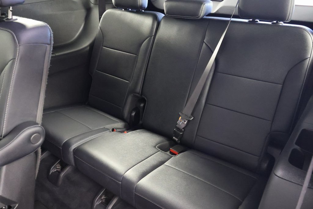 Used 2025 Chevrolet Traverse LT AWD/4WD image 12