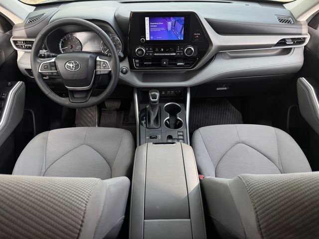 Used 2023 Toyota Highlander LE FWD image 11
