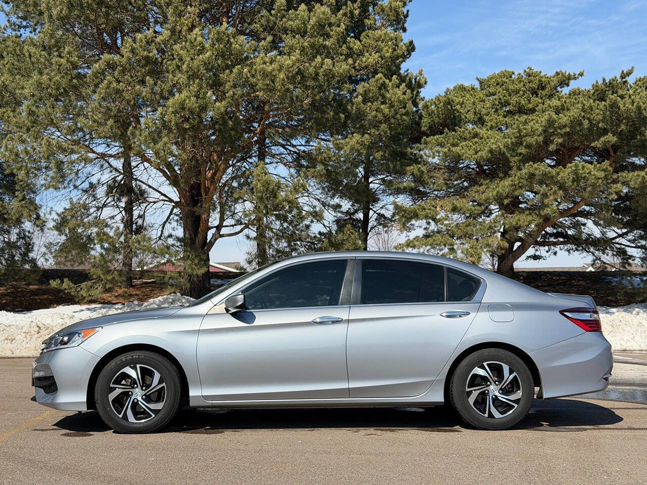 Used 2017 Honda Accord LX image 2