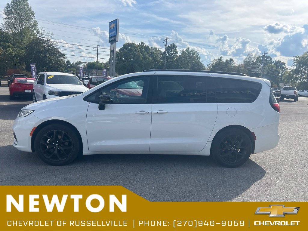 Used 2025 Chrysler Pacifica Limited FWD image 12
