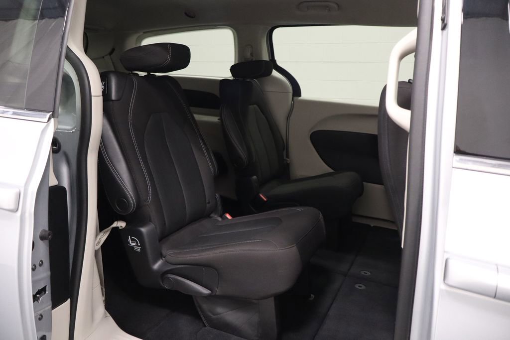 Certified 2023 Chrysler Voyager LX image 16