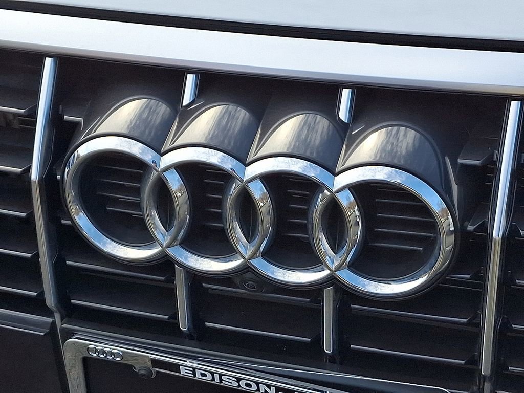 Certified 2025 Audi Q3 2.0T Premium Plus w/ Premium Plus Package image 30