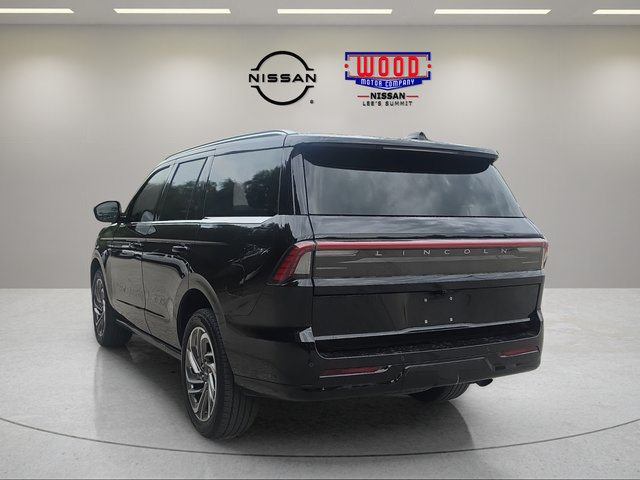 Used 2025 Lincoln Navigator Reserve AWD/4WD image 4