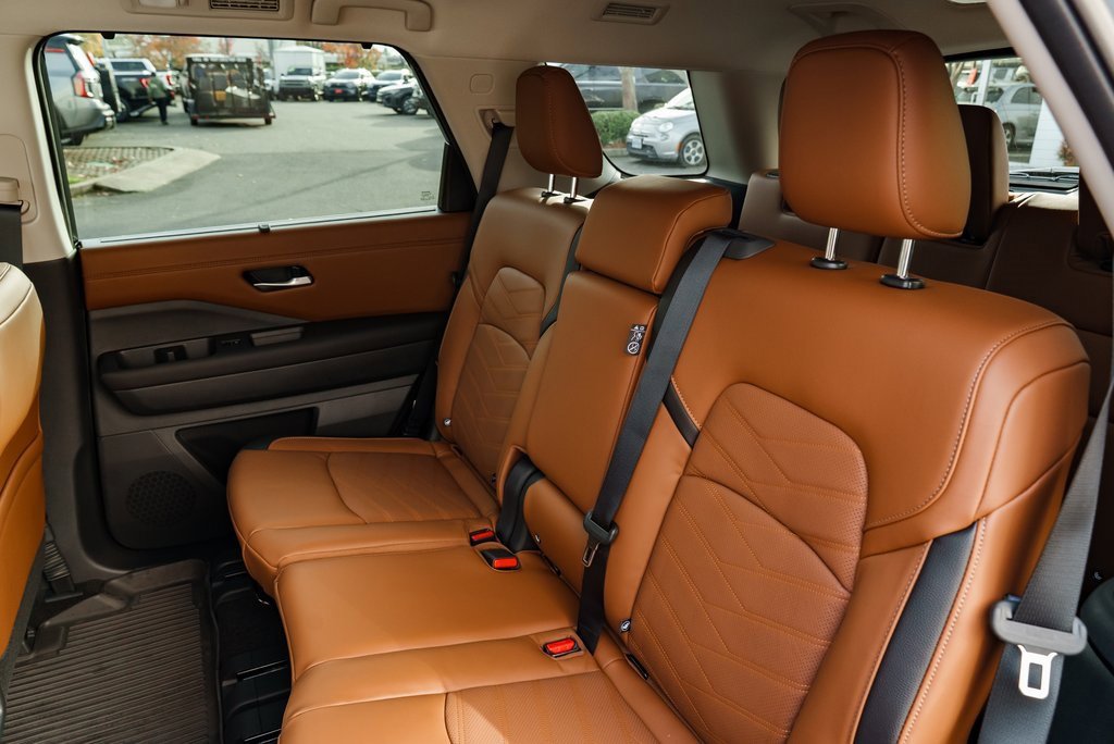New 2025 Nissan Pathfinder Platinum image 24